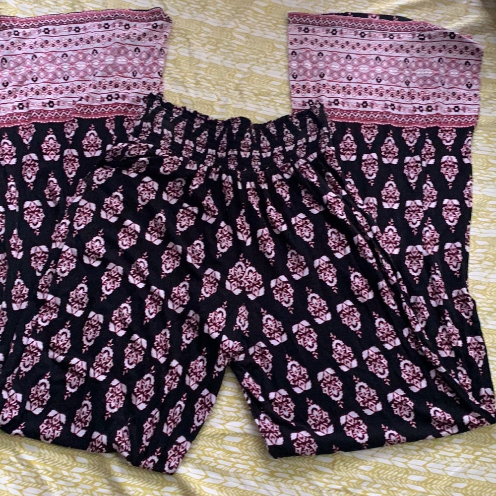 Like new boho wide leg flowy pants with pockets.